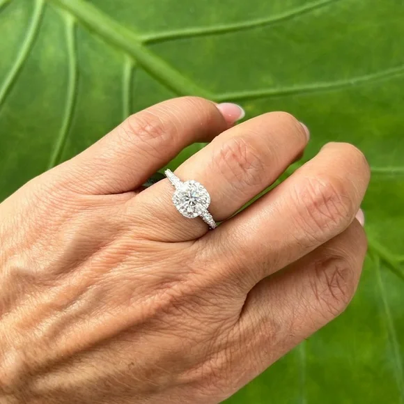New 1ctRound cut Moissanite Engagement Ring 925 Sterling Silver basket setting